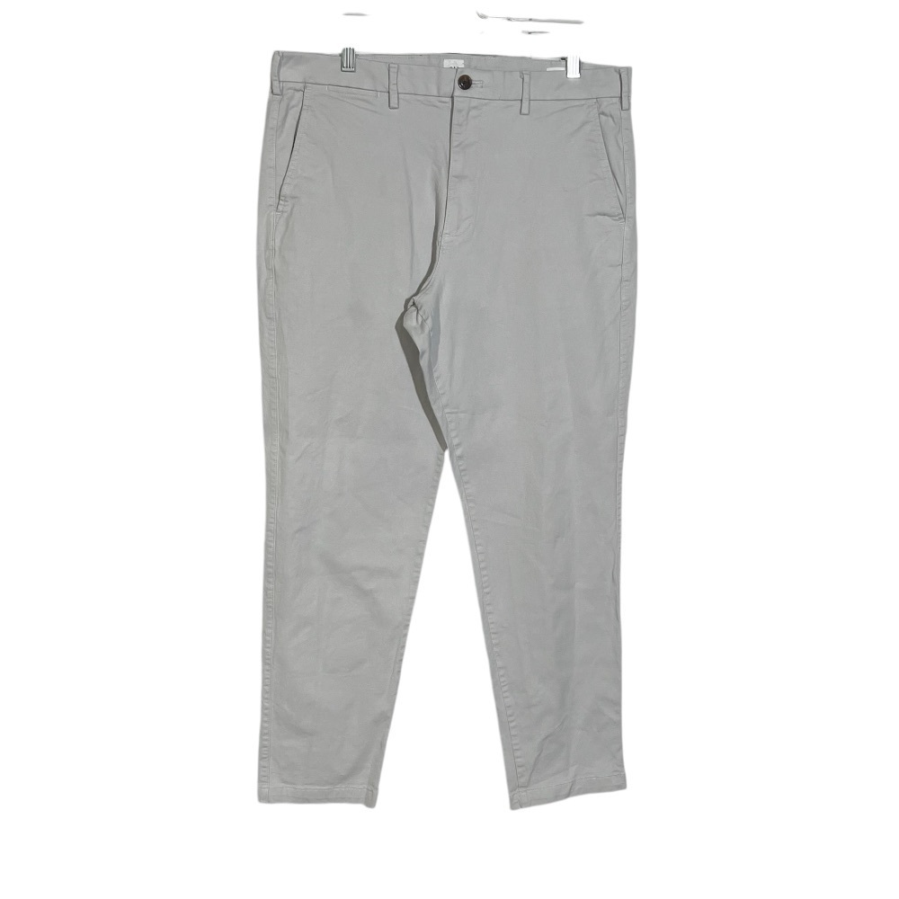 GAP Essential Khaki Straight Taper White Size 36 x 30
